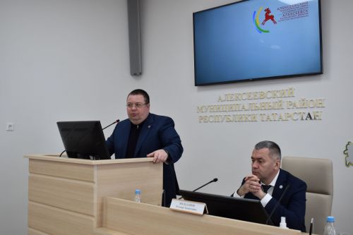 Глава Минздрава РТ посетил Алексеевскую ЦРБ и наградил лучших медиков
