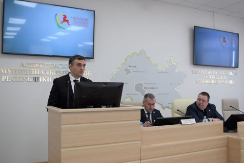 Глава Минздрава РТ посетил Алексеевскую ЦРБ и наградил лучших медиков