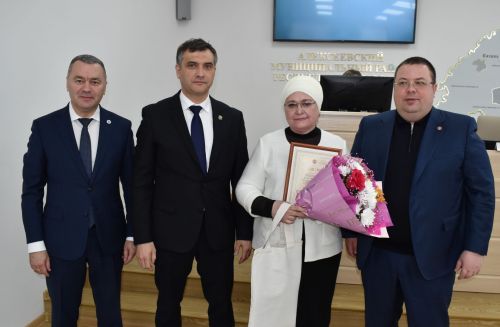 Глава Минздрава РТ посетил Алексеевскую ЦРБ и наградил лучших медиков