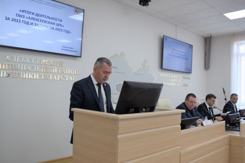 Глава Минздрава РТ посетил Алексеевскую ЦРБ и наградил лучших медиков