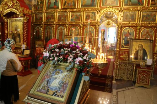 Фоторепортаж: пасхальная служба в Алексеевском