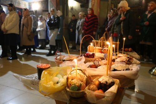 Фоторепортаж: пасхальная служба в Алексеевском