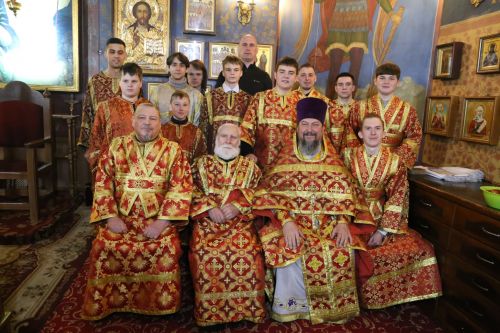 Фоторепортаж: пасхальная служба в Алексеевском