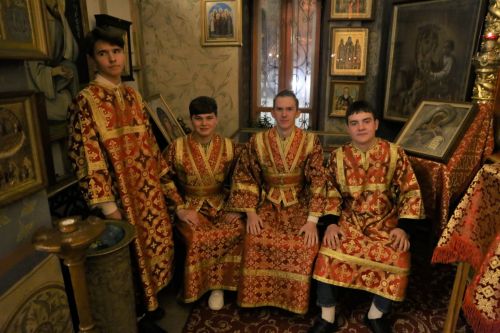 Фоторепортаж: пасхальная служба в Алексеевском