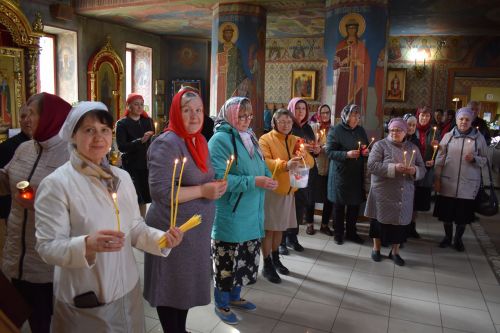 Фоторепортаж: пасхальная служба в Алексеевском