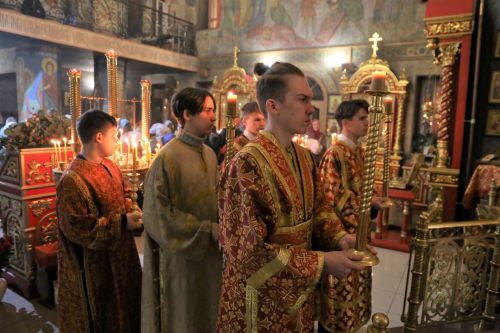 Фоторепортаж: пасхальная служба в Алексеевском