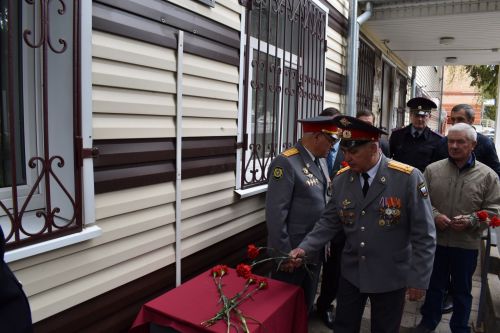 В Алексеевском открыли обновленную памятную доску Валерию Уральскому