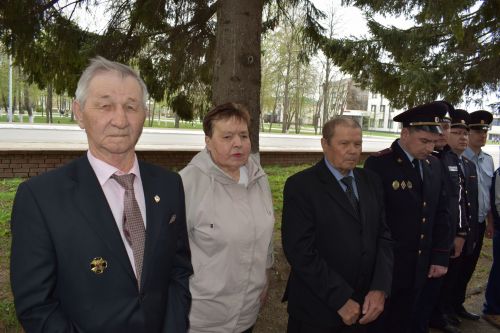 В Алексеевском открыли обновленную памятную доску Валерию Уральскому