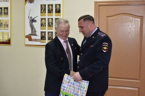В Алексеевском открыли обновленную памятную доску Валерию Уральскому