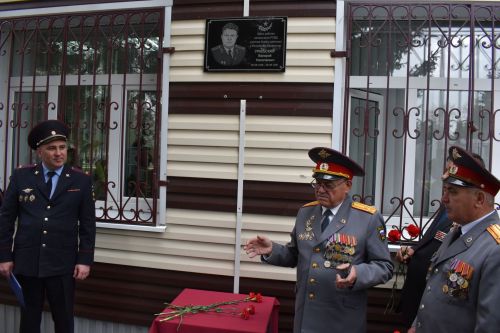 В Алексеевском открыли обновленную памятную доску Валерию Уральскому