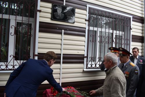 В Алексеевском открыли обновленную памятную доску Валерию Уральскому