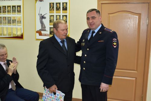 В Алексеевском открыли обновленную памятную доску Валерию Уральскому