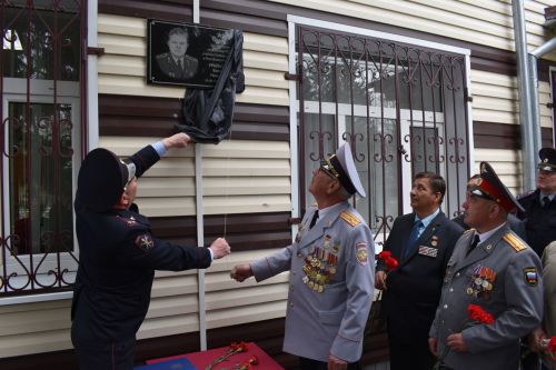 В Алексеевском открыли обновленную памятную доску Валерию Уральскому