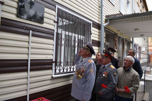 В Алексеевском открыли обновленную памятную доску Валерию Уральскому
