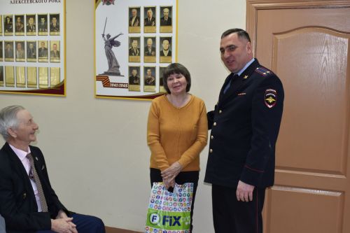 В Алексеевском открыли обновленную памятную доску Валерию Уральскому