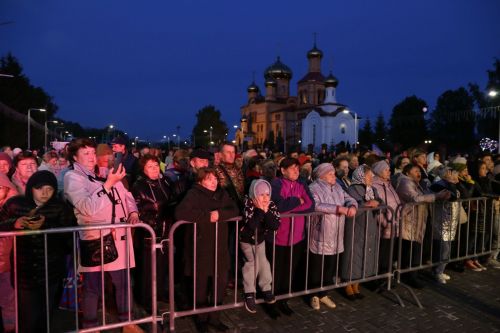 Фоторепортаж: в День Победы в Алексеевском показали театрализованное представление
