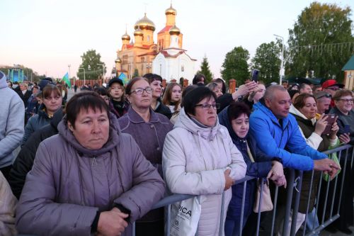 Фоторепортаж: в День Победы в Алексеевском показали театрализованное представление