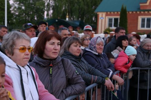 Фоторепортаж: в День Победы в Алексеевском показали театрализованное представление