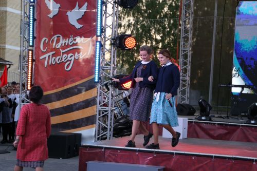 Фоторепортаж: в День Победы в Алексеевском показали театрализованное представление