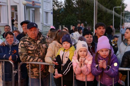 Фоторепортаж: в День Победы в Алексеевском показали театрализованное представление