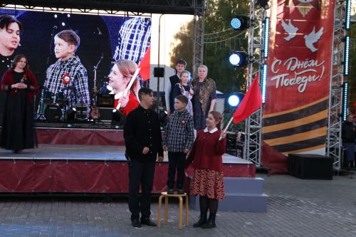 Фоторепортаж: в День Победы в Алексеевском показали театрализованное представление
