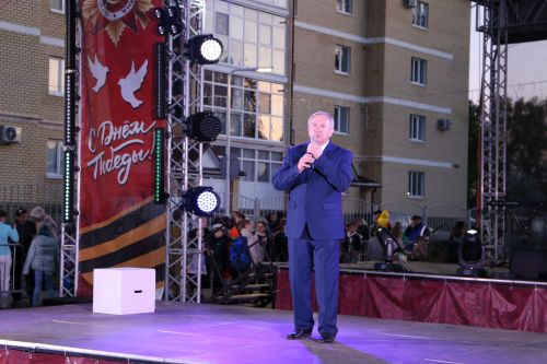 Фоторепортаж: в День Победы в Алексеевском показали театрализованное представление