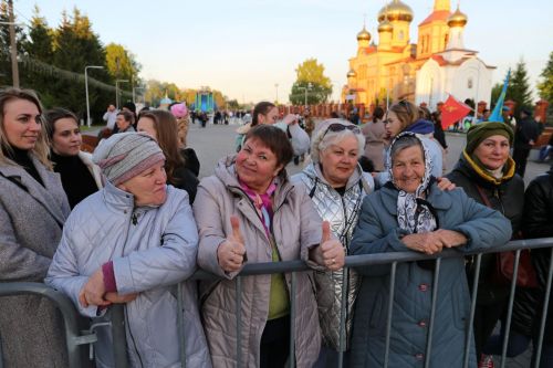 Фоторепортаж: в День Победы в Алексеевском показали театрализованное представление