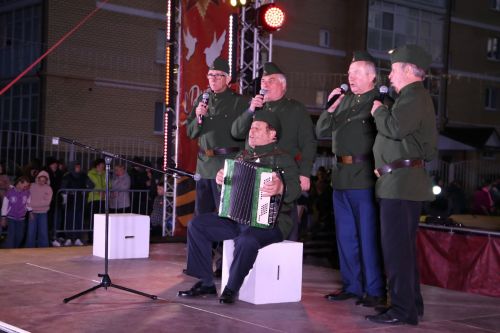 Фоторепортаж: в День Победы в Алексеевском показали театрализованное представление