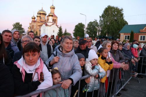 Фоторепортаж: в День Победы в Алексеевском показали театрализованное представление