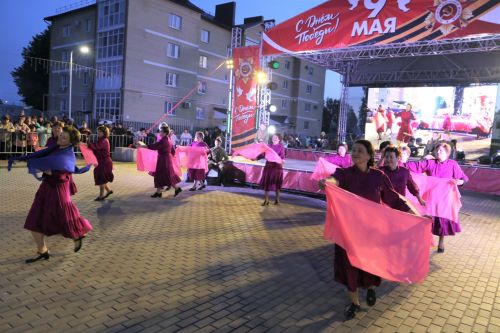Фоторепортаж: в День Победы в Алексеевском показали театрализованное представление