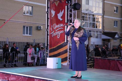 Фоторепортаж: в День Победы в Алексеевском показали театрализованное представление
