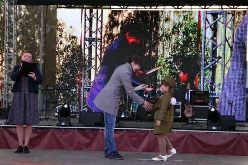 Фоторепортаж: в День Победы в Алексеевском показали театрализованное представление