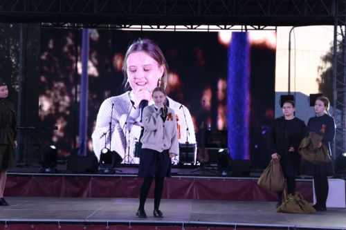 Фоторепортаж: в День Победы в Алексеевском показали театрализованное представление