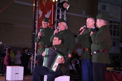 Фоторепортаж: в День Победы в Алексеевском показали театрализованное представление