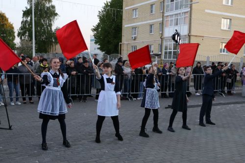 Фоторепортаж: в День Победы в Алексеевском показали театрализованное представление