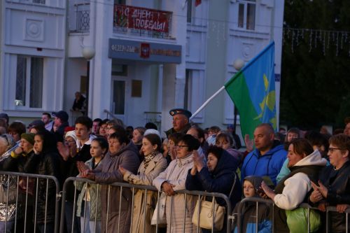 Фоторепортаж: в День Победы в Алексеевском показали театрализованное представление