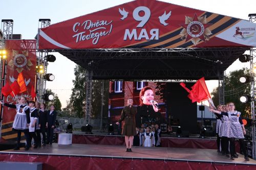 Фоторепортаж: в День Победы в Алексеевском показали театрализованное представление
