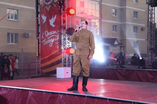 Фоторепортаж: в День Победы в Алексеевском показали театрализованное представление