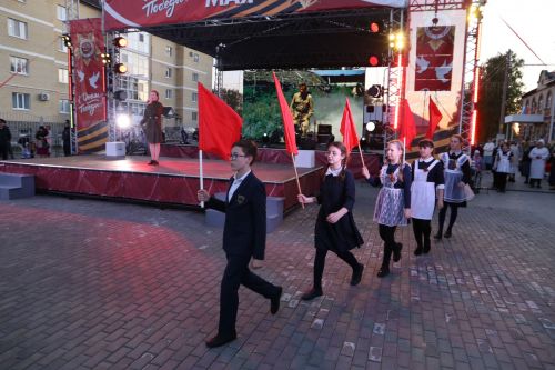 Фоторепортаж: в День Победы в Алексеевском показали театрализованное представление