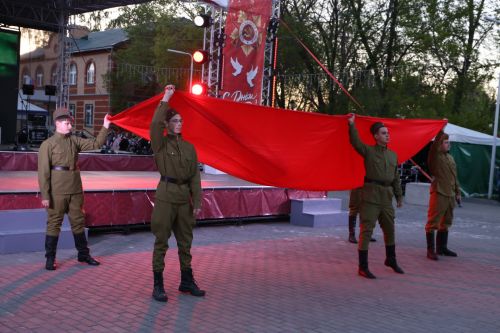 Фоторепортаж: в День Победы в Алексеевском показали театрализованное представление