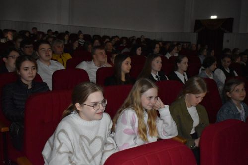 В Алексеевском прошел импровизационный интерактивный спектакль «НормальНо»