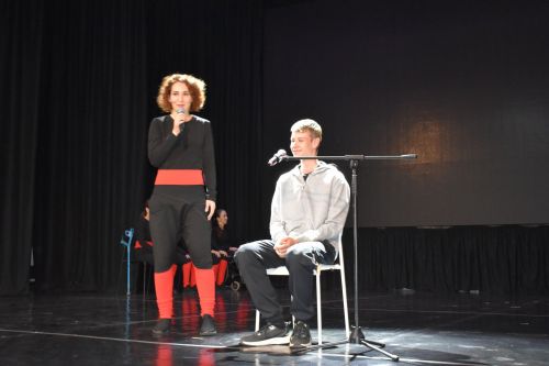 В Алексеевском прошел импровизационный интерактивный спектакль «НормальНо»