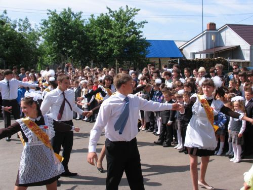 Минобрнауки сообщило, когда в Татарстане пройдут последние звонки и выпускные вечера