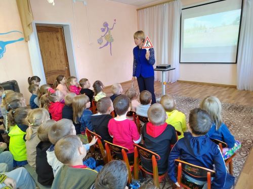 Дошкольникам из Билярска напомнили правила дорожного движения