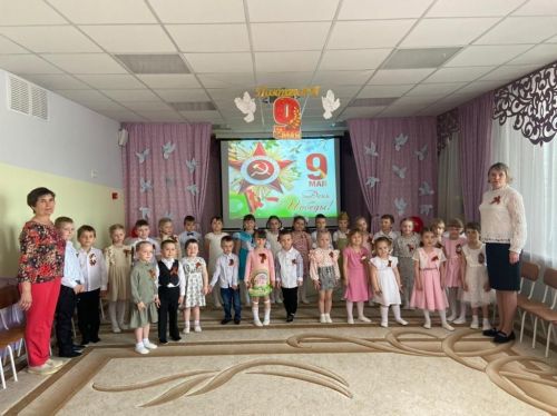 Воспитанники детского сада Петушок почтили память погибших минутой молчания