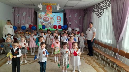 Воспитанники детского сада Петушок почтили память погибших минутой молчания