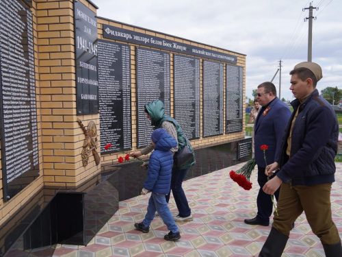 В Алексеевском районе открыли обновленный памятник участникам войны и труженикам тыла