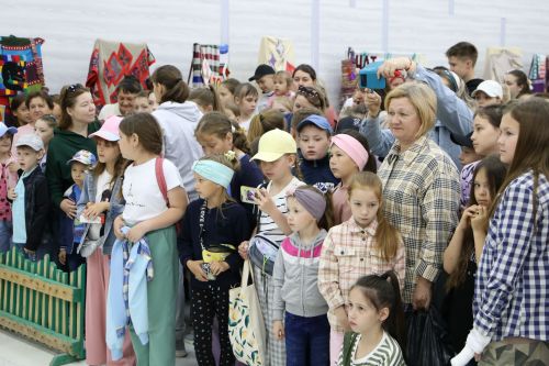 Фестиваль детского народного творчества и детская постановка: Как проходит День защиты детей в Алексеевском