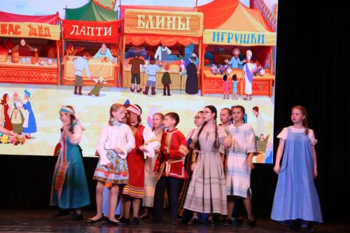 Фестиваль детского народного творчества и детская постановка: Как проходит День защиты детей в Алексеевском