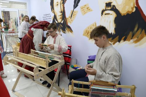 Фестиваль детского народного творчества и детская постановка: Как проходит День защиты детей в Алексеевском